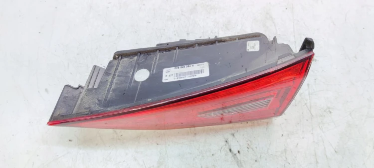 LAMPA PRAWY TYŁ W KLAPĘ AUDI A3 8V SEDAN CABRIO 8V5945094H