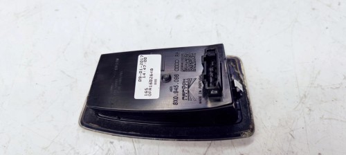 LAMPA PRAWY TYŁ POD KLAPĘ AUDI A1 8X0945096