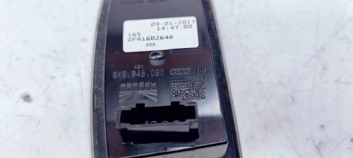 LAMPA PRAWY TYŁ POD KLAPĘ AUDI A1 8X0945096