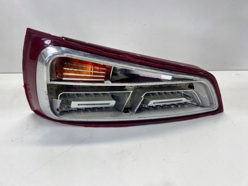 LAMPA PRAWY TYŁ W KLAPĘ AUDI A1 8X3 8X0945094B LED USZKODZONA