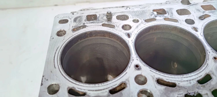 BLOK SILNIKA AUDI A6 C8 DFB 2.0 TDI 05L103023