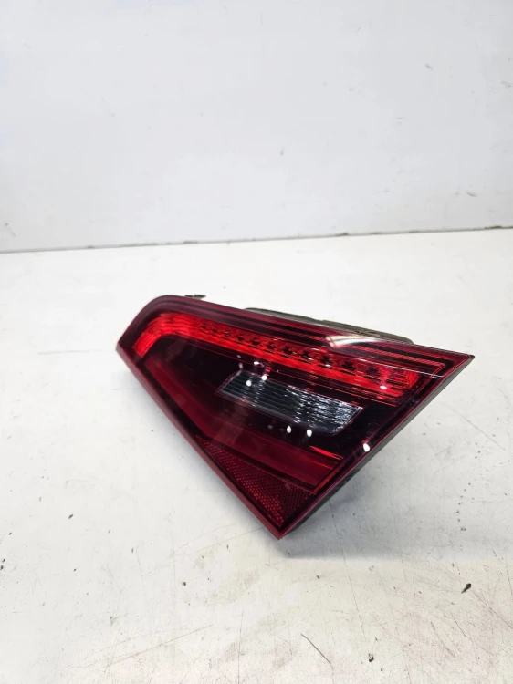 LAMPA PRAWY TYŁ LED W KLAPĘ AUDI A3 8V SPORTBACK 8V4945094A