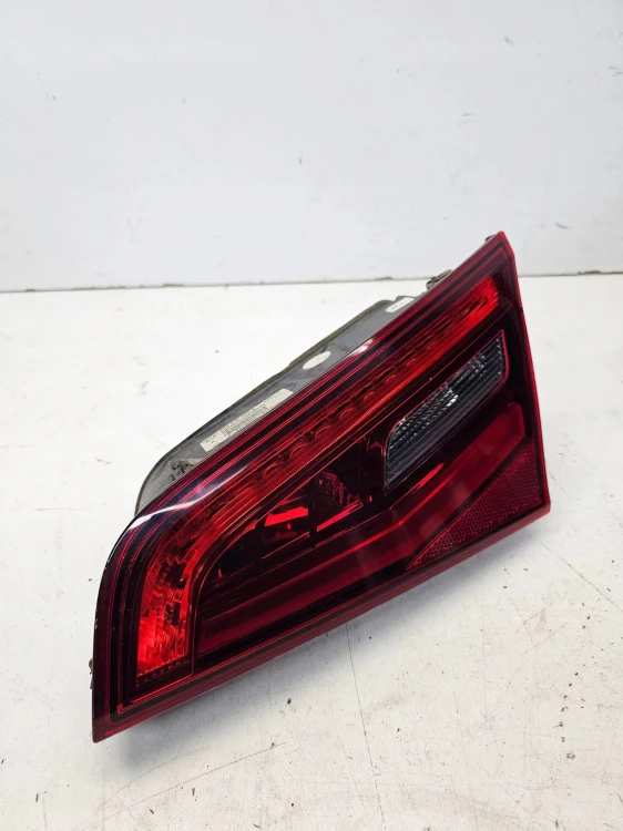 LAMPA PRAWY TYŁ LED W KLAPĘ AUDI A3 8V SPORTBACK 8V4945094A