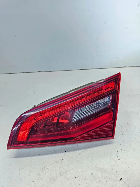 LAMPA PRAWY TYŁ LED W KLAPĘ AUDI A3 8V SPORTBACK 8V4945094A
