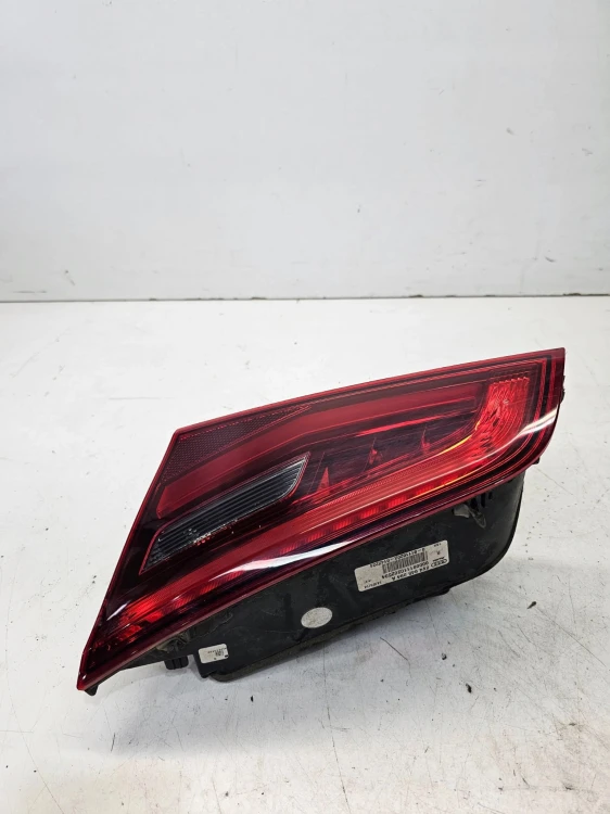 LAMPA PRAWY TYŁ LED W KLAPĘ AUDI A3 8V SPORTBACK 8V4945094A