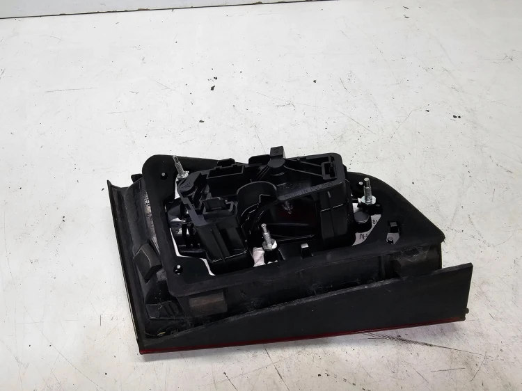 LAMPA PRAWY TYŁ LED W KLAPĘ AUDI A3 8V SPORTBACK 8V4945094A