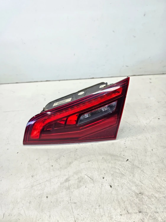 LAMPA PRAWY TYŁ LED W KLAPĘ AUDI A3 8V SPORTBACK 8V4945094A