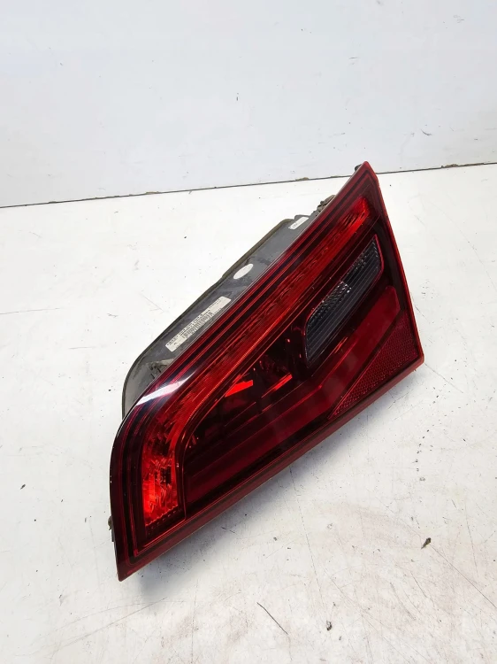 LAMPA PRAWY TYŁ LED W KLAPĘ AUDI A3 8V SPORTBACK 8V4945094A