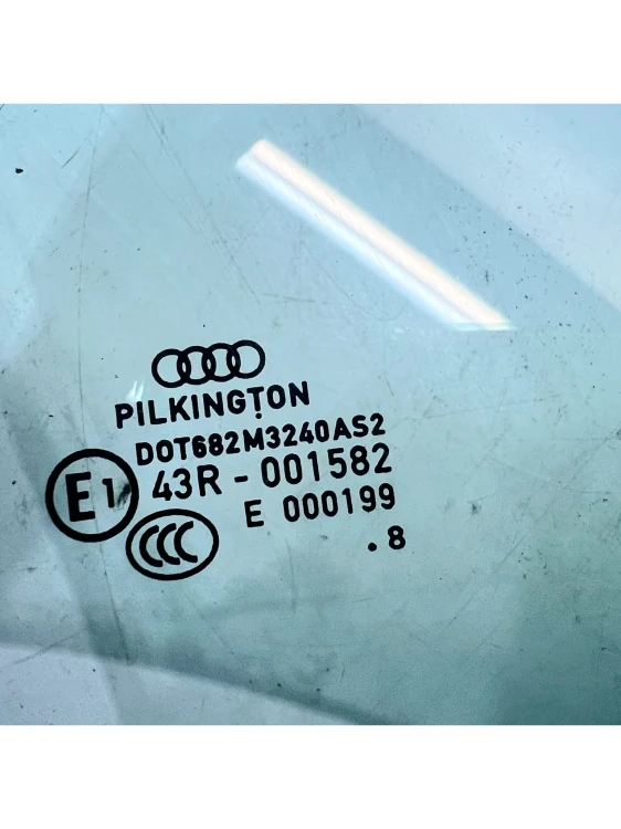 SZYBA BOCZNA DRZWI PRAWY PRZÓD AUDI A4 B8 2008R