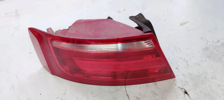 LAMPA LEWY TYŁ Z BŁOTNIKA AUDI A5 8T COUPE 8T0945095