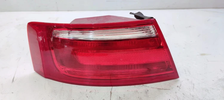 LAMPA LEWY TYŁ Z BŁOTNIKA AUDI A5 8T COUPE 8T0945095