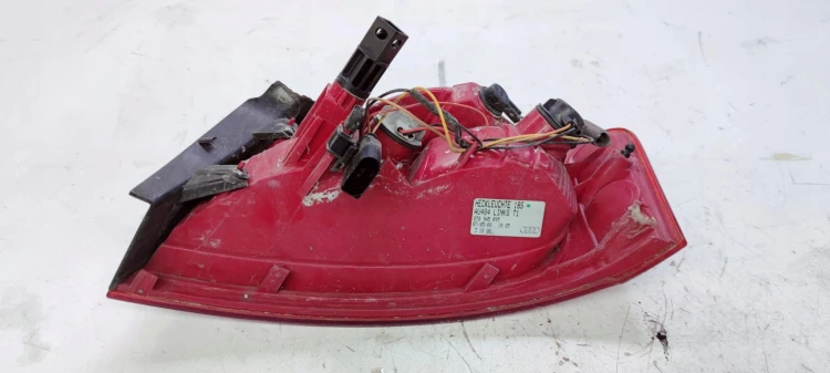 LAMPA LEWY TYŁ Z BŁOTNIKA AUDI A5 8T COUPE 8T0945095