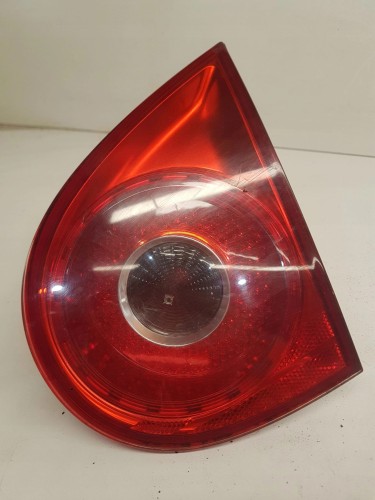 LAMPA LED PRAWY TYŁ W KLAPĘ VW GOLF V 1K6945094F