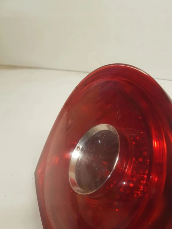 LAMPA LED PRAWY TYŁ W KLAPĘ VW GOLF V 1K6945094F