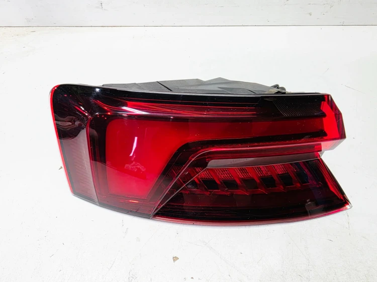 LAMPA LEWY TYŁ LED W BŁOTNIK AUDI A5 8F SPORTBACK 8W6945091G