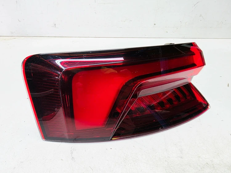 LAMPA LEWY TYŁ LED W BŁOTNIK AUDI A5 8F SPORTBACK 8W6945091G