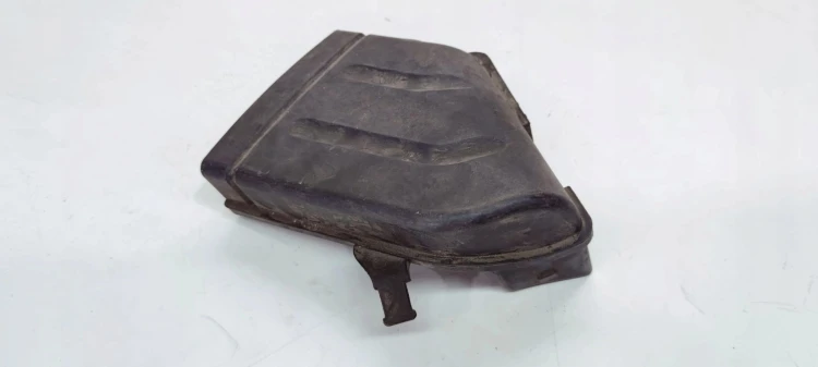 DOLOT WLOT POWIETRZA AUDI A4 B7 8E0129617D