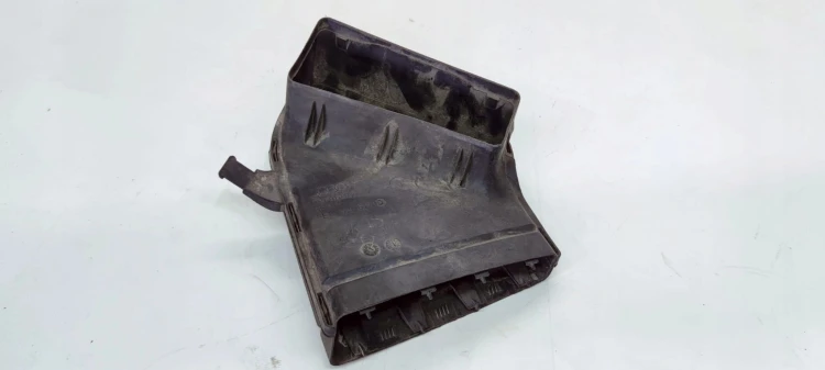 DOLOT WLOT POWIETRZA AUDI A4 B7 8E0129617D