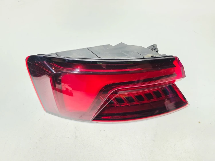 LAMPA LEWY TYŁ LED W BŁOTNIK AUDI A5 8F SPORTBACK 8W6945091G