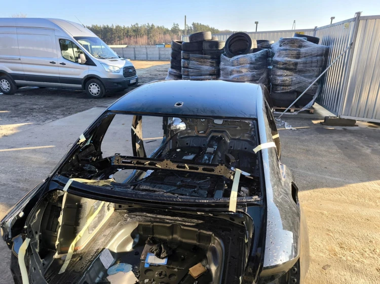 DACH ĆWIARTKA AUDI A3 8V SEDAN DŁUGIE SŁUPKI ORYGINAŁ !!!