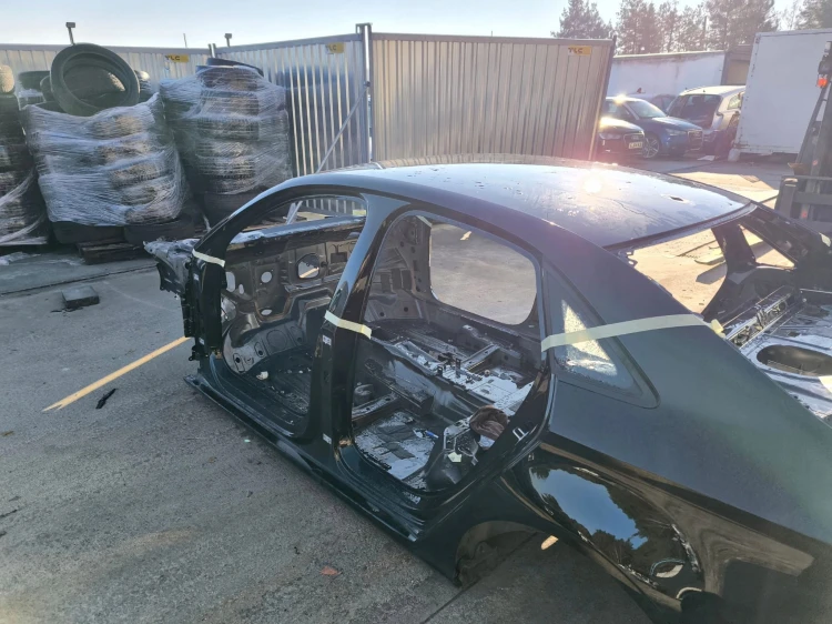 DACH ĆWIARTKA AUDI A3 8V SEDAN DŁUGIE SŁUPKI ORYGINAŁ !!!