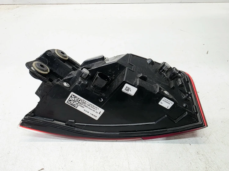 LAMPA LEWY TYŁ LED W BŁOTNIK AUDI A5 8F SPORTBACK 8W6945091G