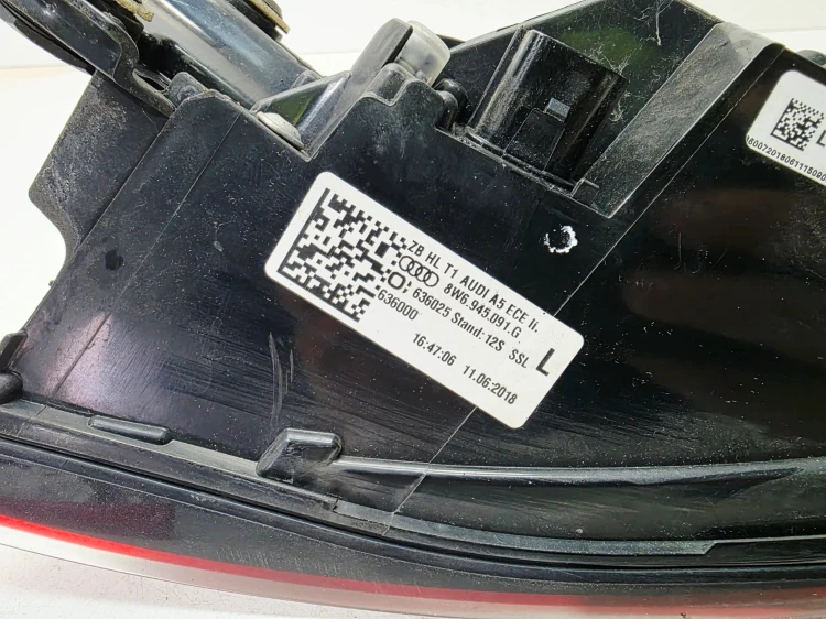 LAMPA LEWY TYŁ LED W BŁOTNIK AUDI A5 8F SPORTBACK 8W6945091G