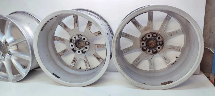 FELGA FELGI KOMPLET AUDI A4 A5 Q5 A6 8J R18 ET39 8R0601025C