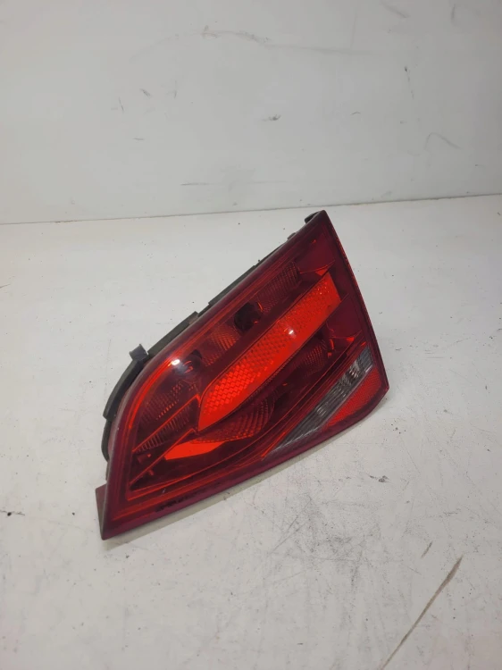 LAMPA PRAWY TYŁ W KLAPE AUDI A4 B8 SEDA 8K5945094