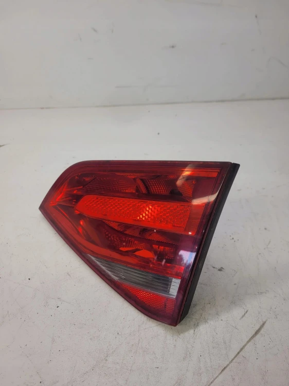 LAMPA PRAWY TYŁ W KLAPE AUDI A4 B8 SEDA 8K5945094