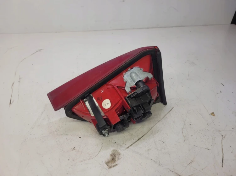 LAMPA PRAWY TYŁ W KLAPE AUDI A4 B8 SEDA 8K5945094