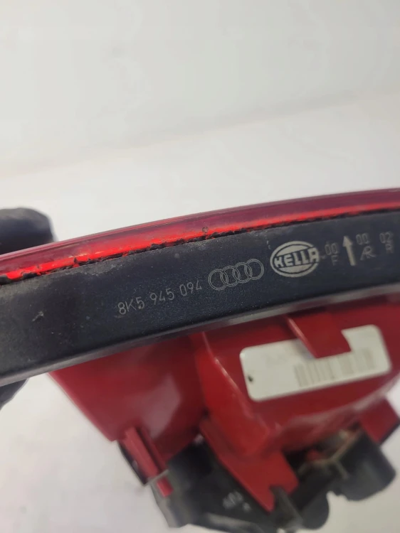 LAMPA PRAWY TYŁ W KLAPE AUDI A4 B8 SEDA 8K5945094