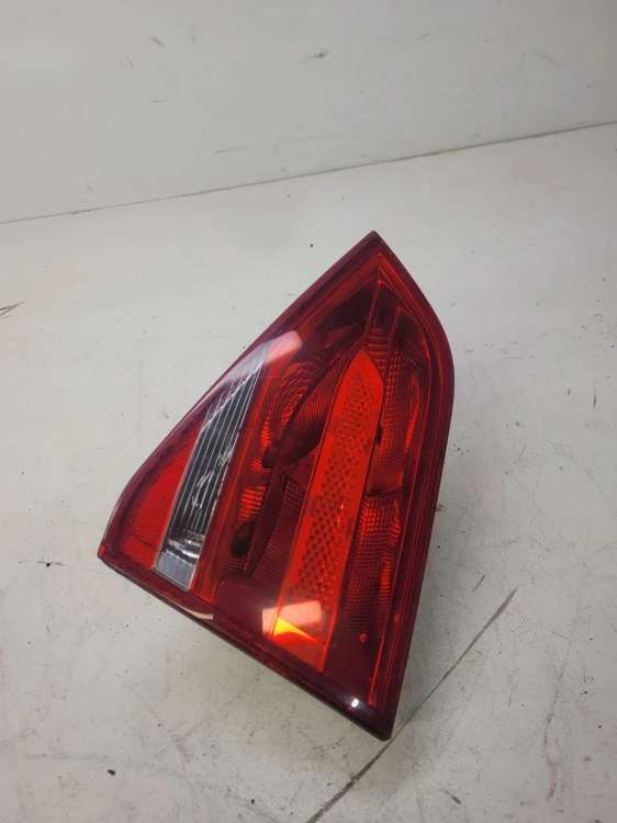 LAMPA PRAWY TYŁ W KLAPE AUDI A4 B8 SEDA 8K5945094