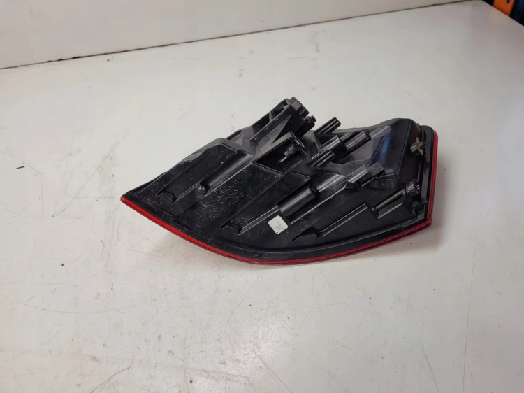 LAMPA LEWY TYŁ AUDI A3 8V 3 DRZWI 8V3945095B