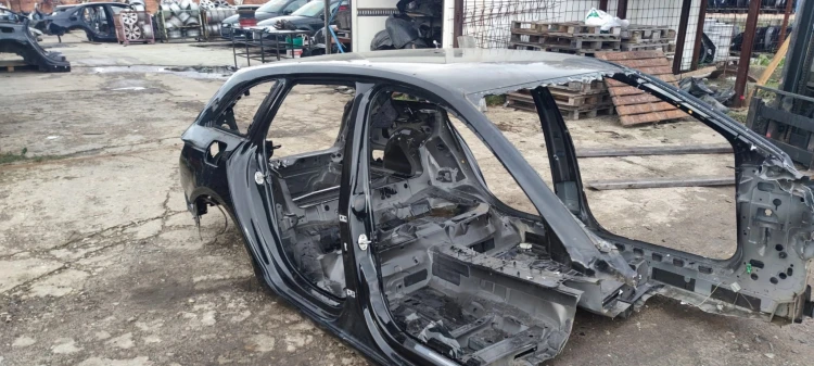 ĆWIARTKA DACH POSZYCIE DACHU AUDI A4 B9 AVANT KOMBI LY9T