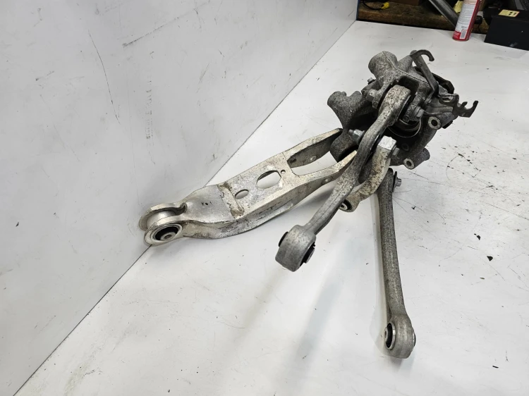 WAHACZE ZWROTNICA LEWY TYŁ AUDI Q7 4M 4M0505311J 4M0505431AJ