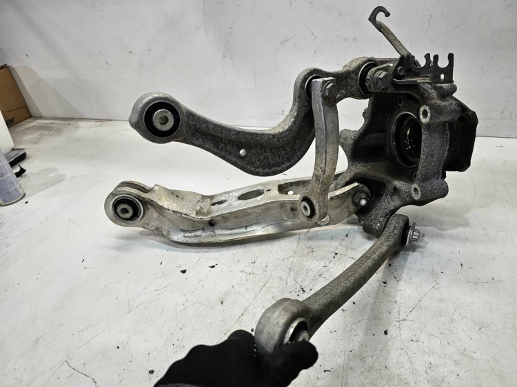 WAHACZE ZWROTNICA LEWY TYŁ AUDI Q7 4M 4M0505311J 4M0505431AJ