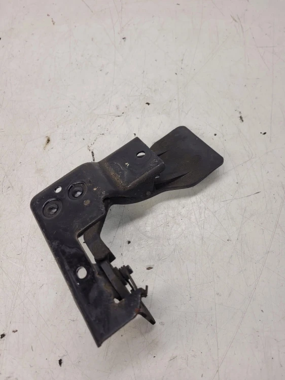ZAMEK MASKI RYGIEL AUDI A3 8P FL 08-12 8P0823480A