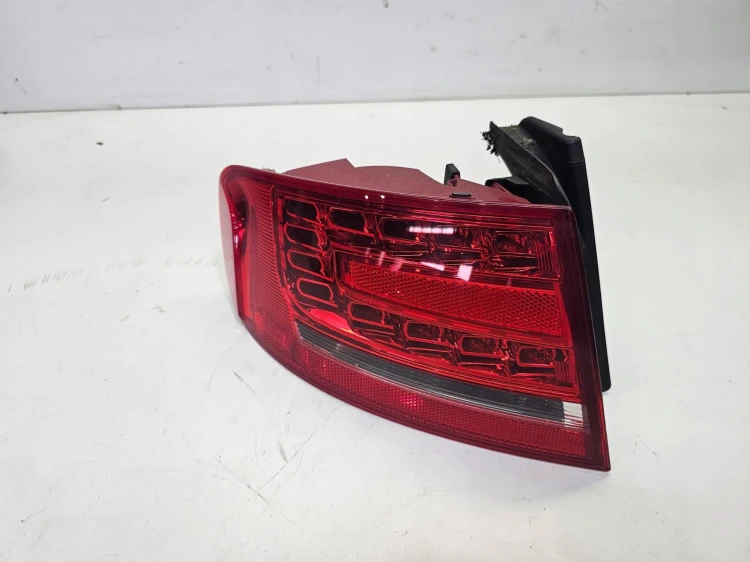 LAMPA LEWY TYŁ W BŁOTNIK AUDI A4 B8 8K5945095K LED