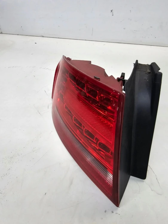 LAMPA LEWY TYŁ W BŁOTNIK AUDI A4 B8 8K5945095K LED
