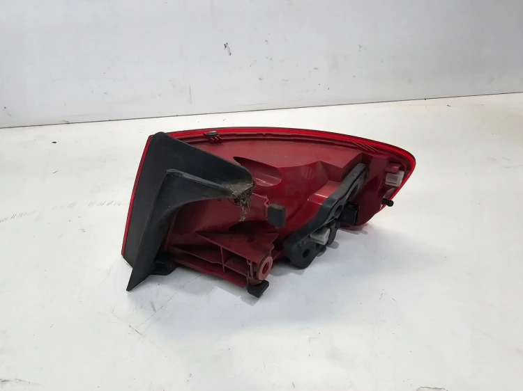 LAMPA LEWY TYŁ W BŁOTNIK AUDI A4 B8 8K5945095K LED