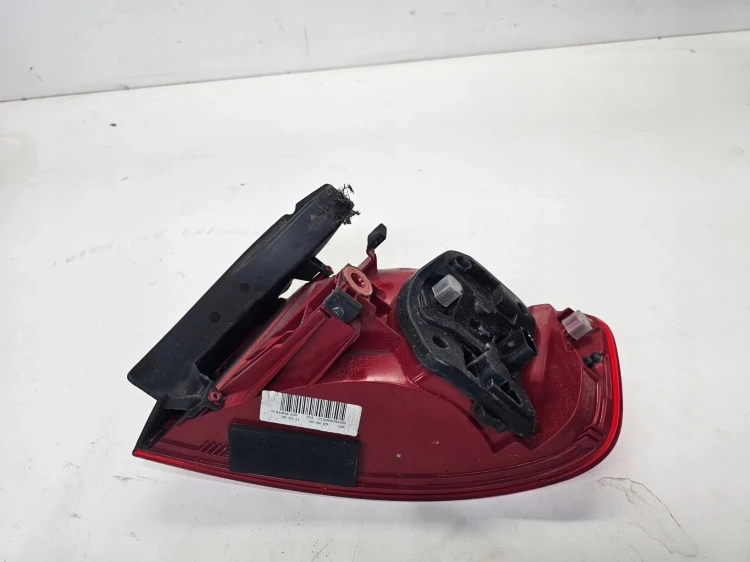 LAMPA LEWY TYŁ W BŁOTNIK AUDI A4 B8 8K5945095K LED