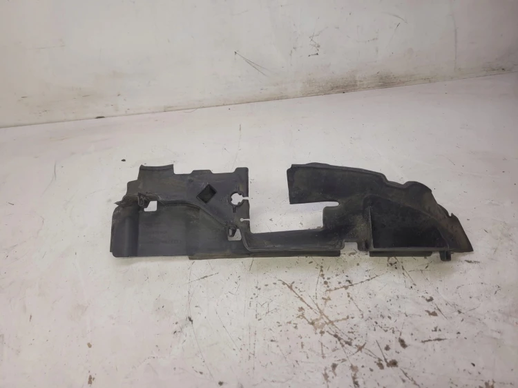 KIEROWNICA POWIETRZA LEWA AUDI A1 8X 8X0121283D