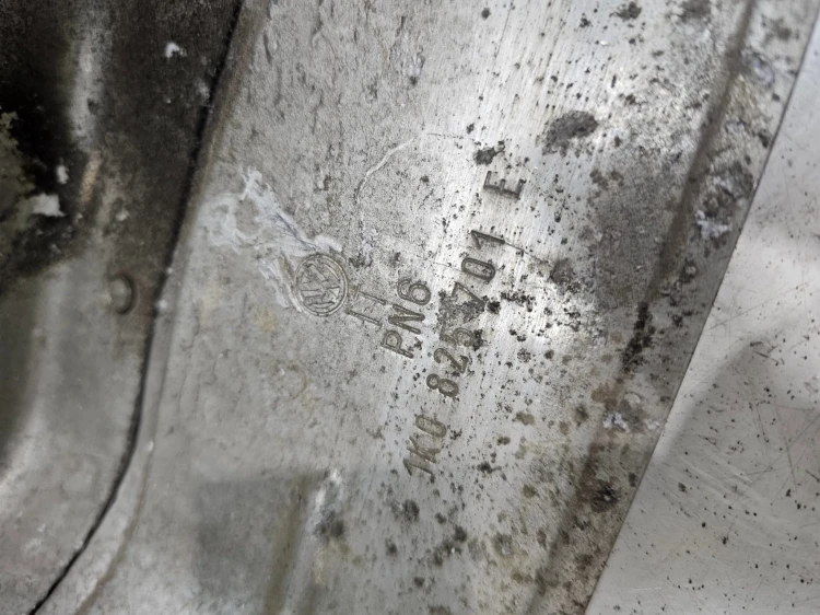 OSŁONA TERMICZNA AUDI A3 8P R32 QUATTRO 1K0825701E