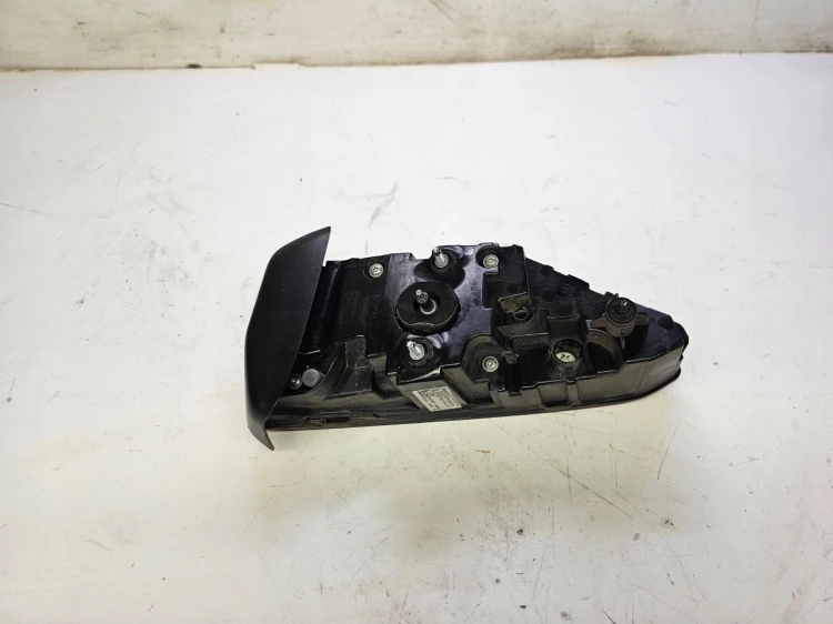 LAMPA LEWY TYŁ W KLAPĘ AUDI A6 C8 4K5945075