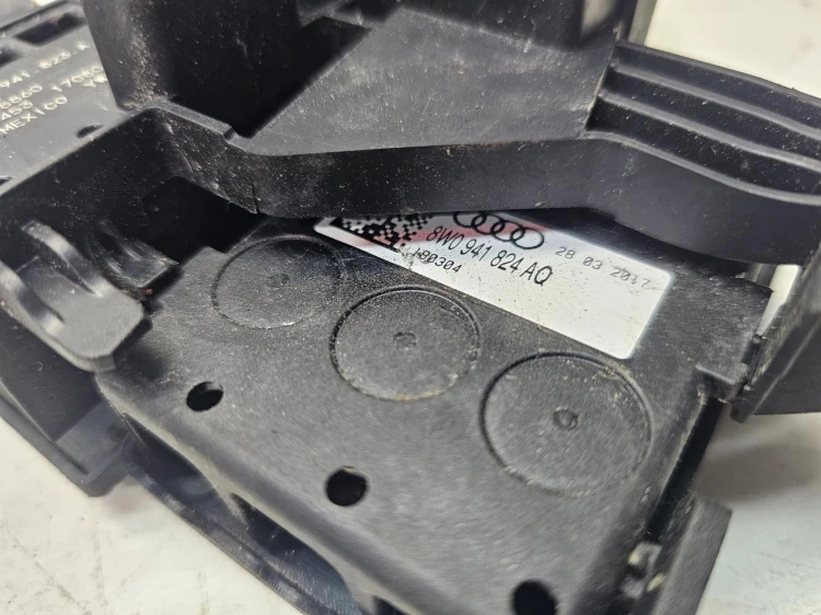 ROZDZIELACZ PRĄDU KLEMA + AUDI Q5 80A FY 80A941823A 8W0941824AQ