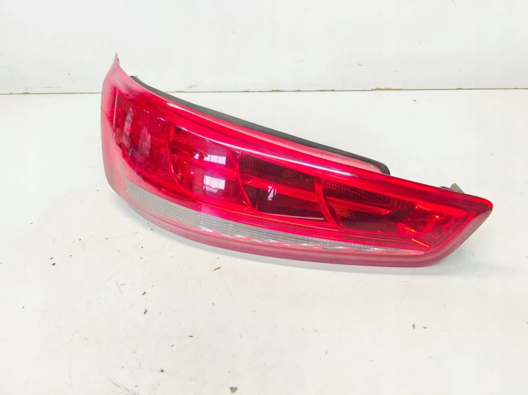 LAMPA LEWY TYŁ AUDI Q3 8U 8U0945093 ZWYKŁA NA ŻARÓWKI