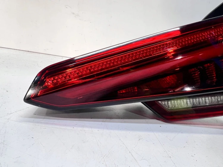 LAMPA PRAWY TYŁ W KLAPĘ LED AUDI A4 B9 SEDAN 8W5945094B