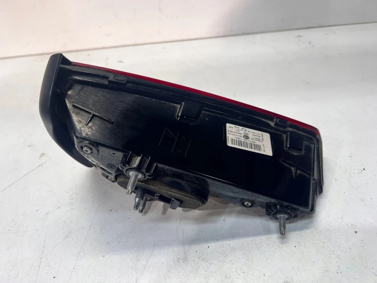 LAMPA PRAWY TYŁ W KLAPĘ LED AUDI A4 B9 SEDAN 8W5945094B