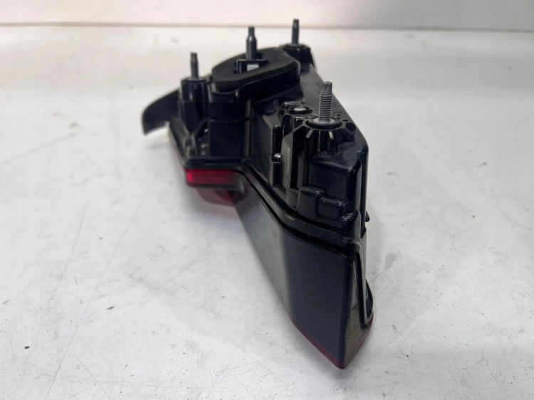 LAMPA PRAWY TYŁ W KLAPĘ LED AUDI A4 B9 SEDAN 8W5945094B
